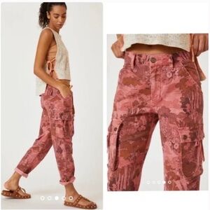 Pilcro Anthropologie Pink and Brown Floral Cargo Pants EUC